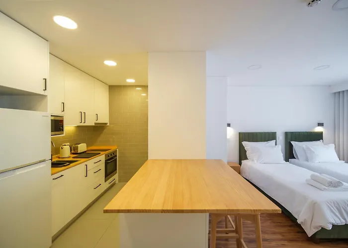 Azimute 4 - T0 Moderno Centro Historico Angra Apartment *